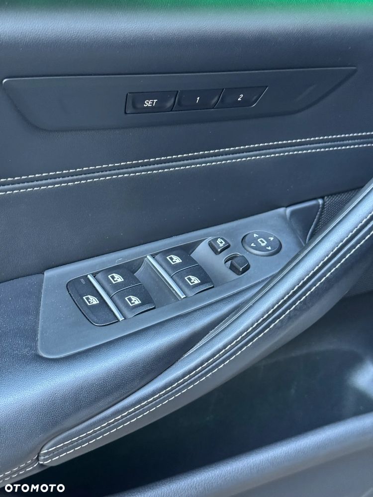 BMW Seria 5 530i xDrive Sport Line sport - 24