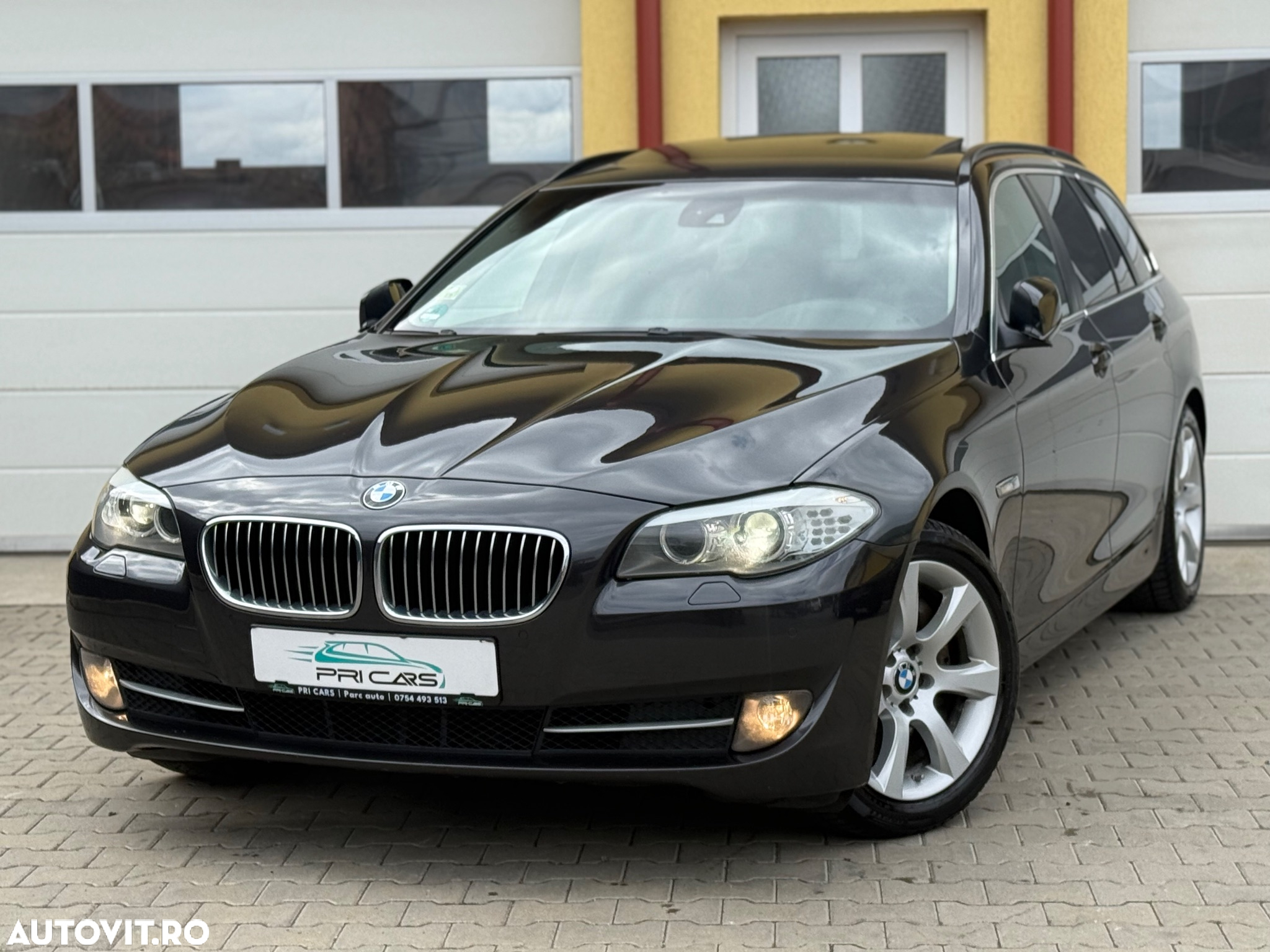 BMW Seria 5 525d Touring Aut. - 2