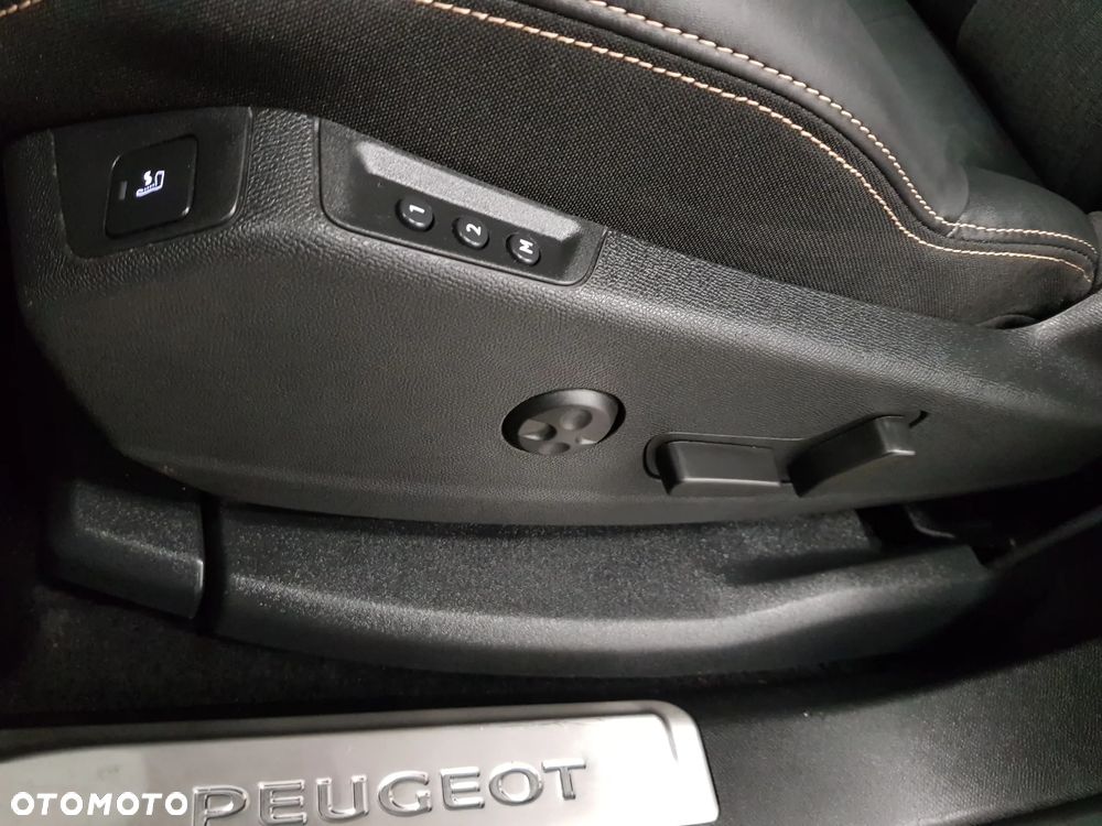 Peugeot 3008 ver-puretech-130-stop-start-gpf-eat8-gt - 16