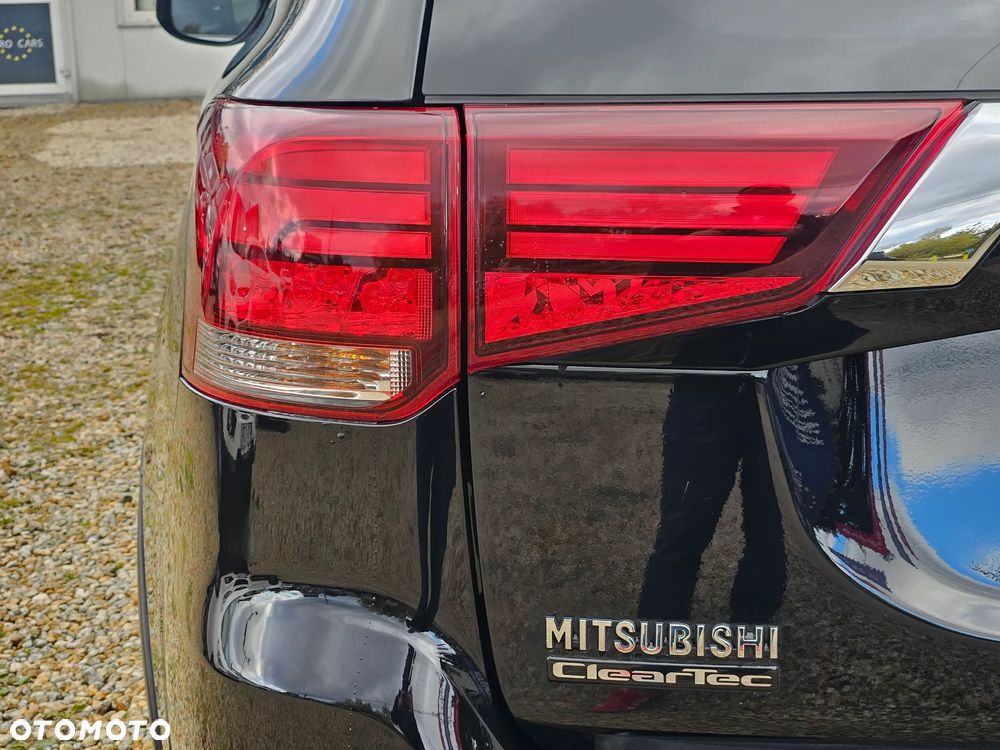 Mitsubishi Outlander 2.0 Invite + 2WD - 15