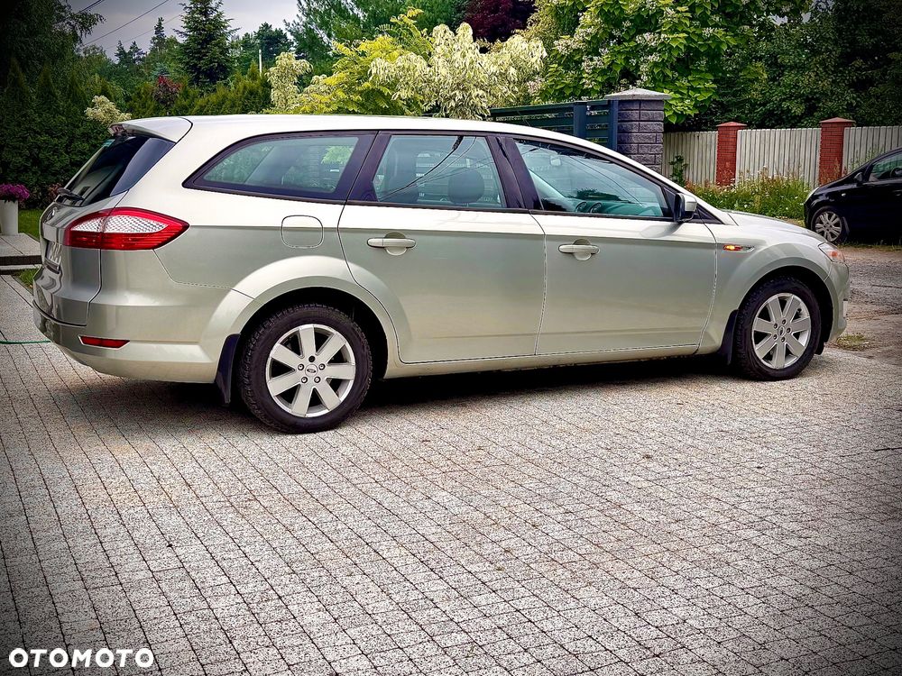 Ford Mondeo 2.0 Ghia - 10