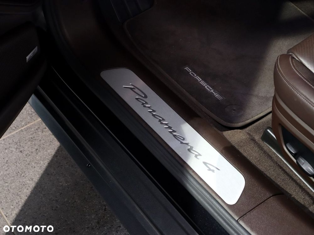 Porsche Panamera 4 E-Hybrid PHEV - 34