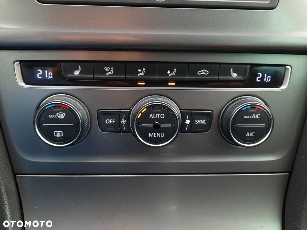 Volkswagen Golf - 32