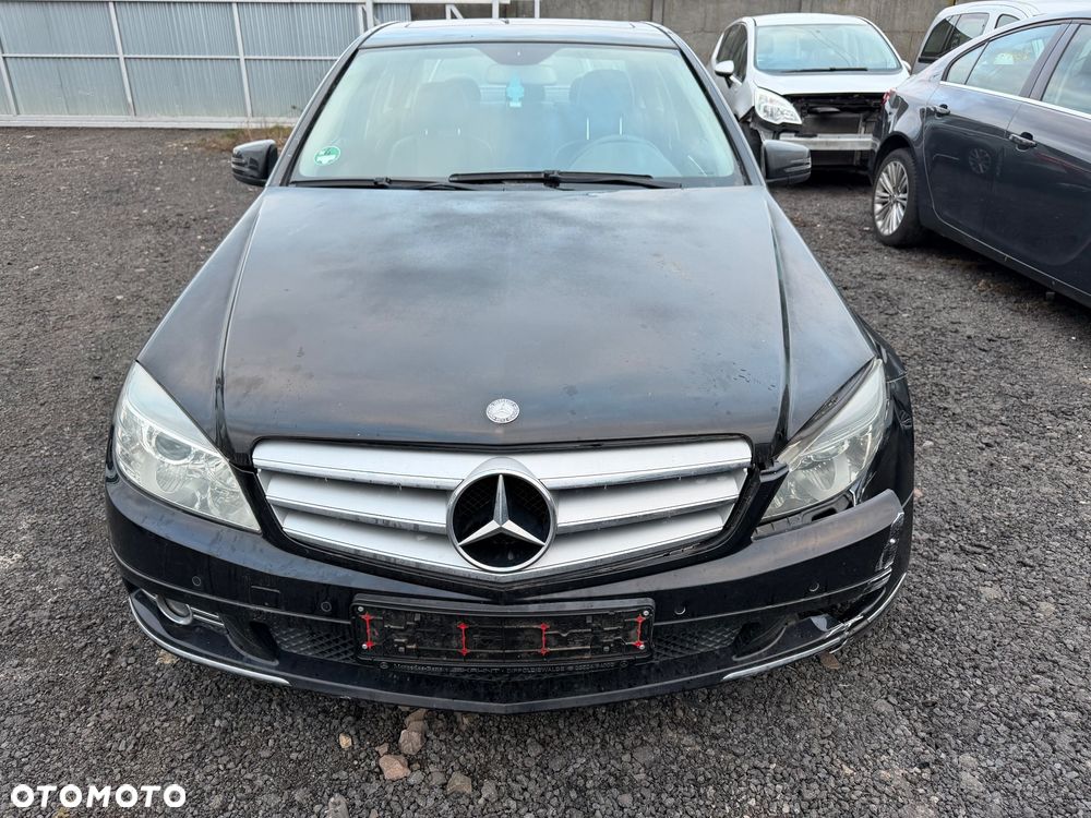 Mercedes-Benz Klasa C 180 CGI BlueEFFICIENCY Avantgarde - 3