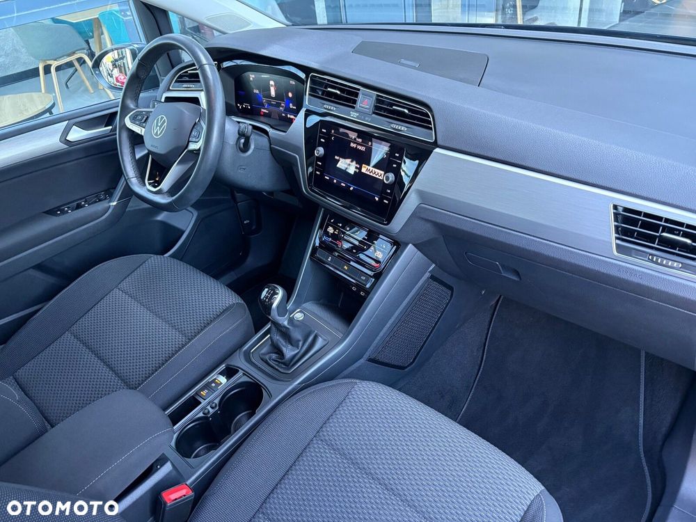 Volkswagen Touran - 16