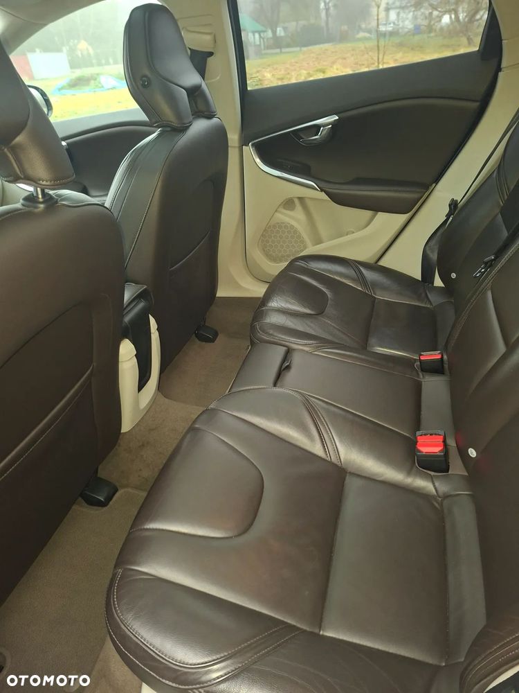 Volvo V40 D2 Summum - 11
