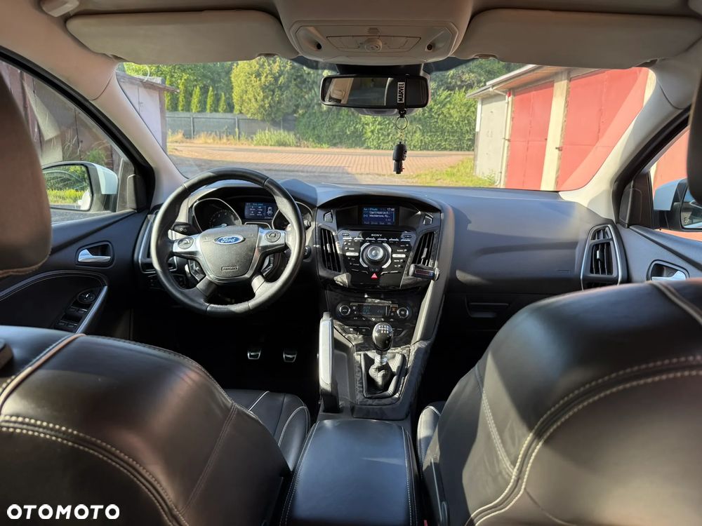 Ford Focus - 32