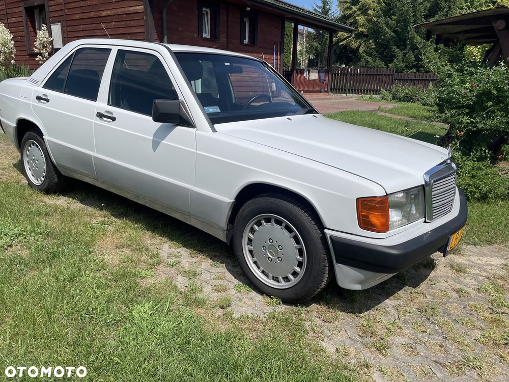 Mercedes-Benz W201 (190) - 3