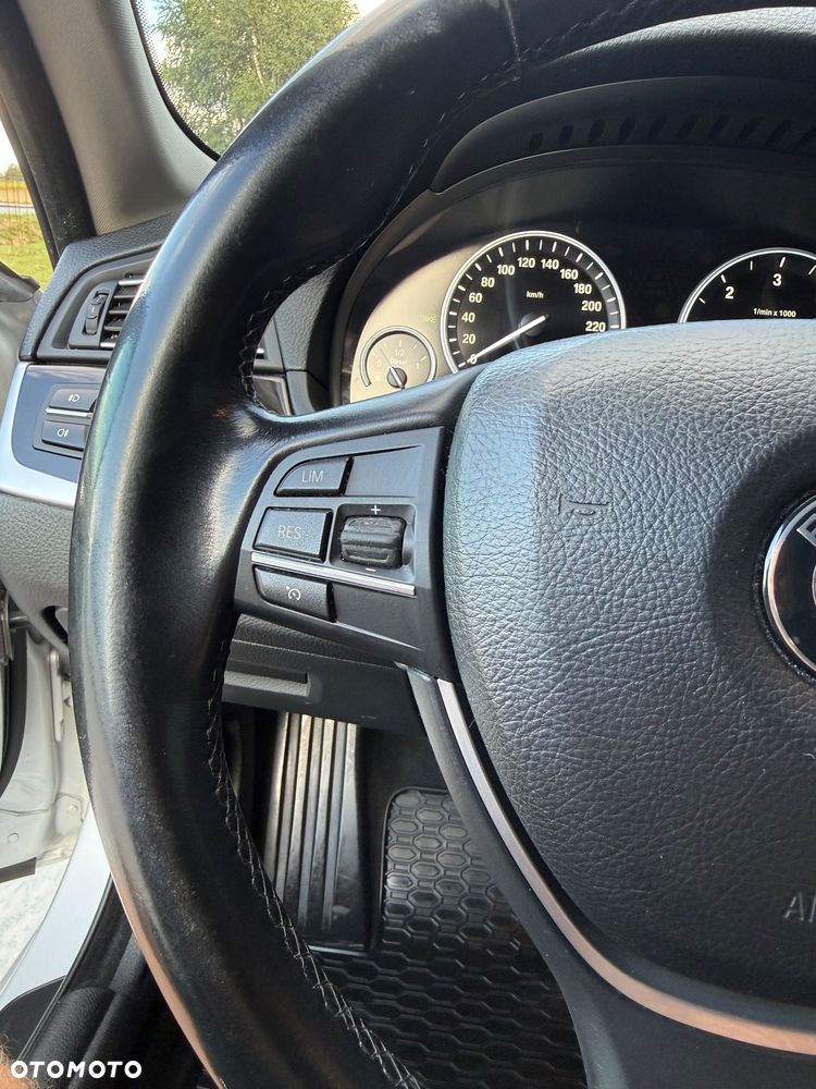 BMW Seria 5 520d - 32