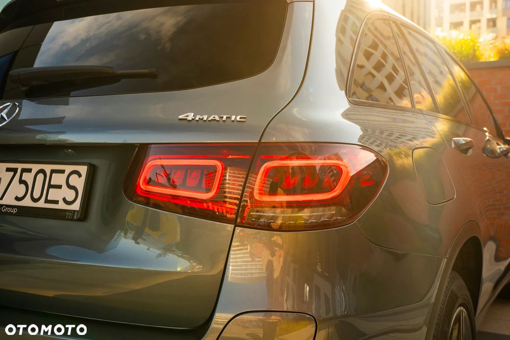 Mercedes-Benz GLC 300 e 4-Matic - 23
