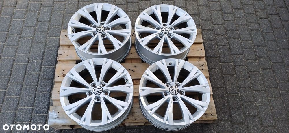 Alufelgi VW 7x17 cali , rozstaw śrub 5x112 , ET 40.