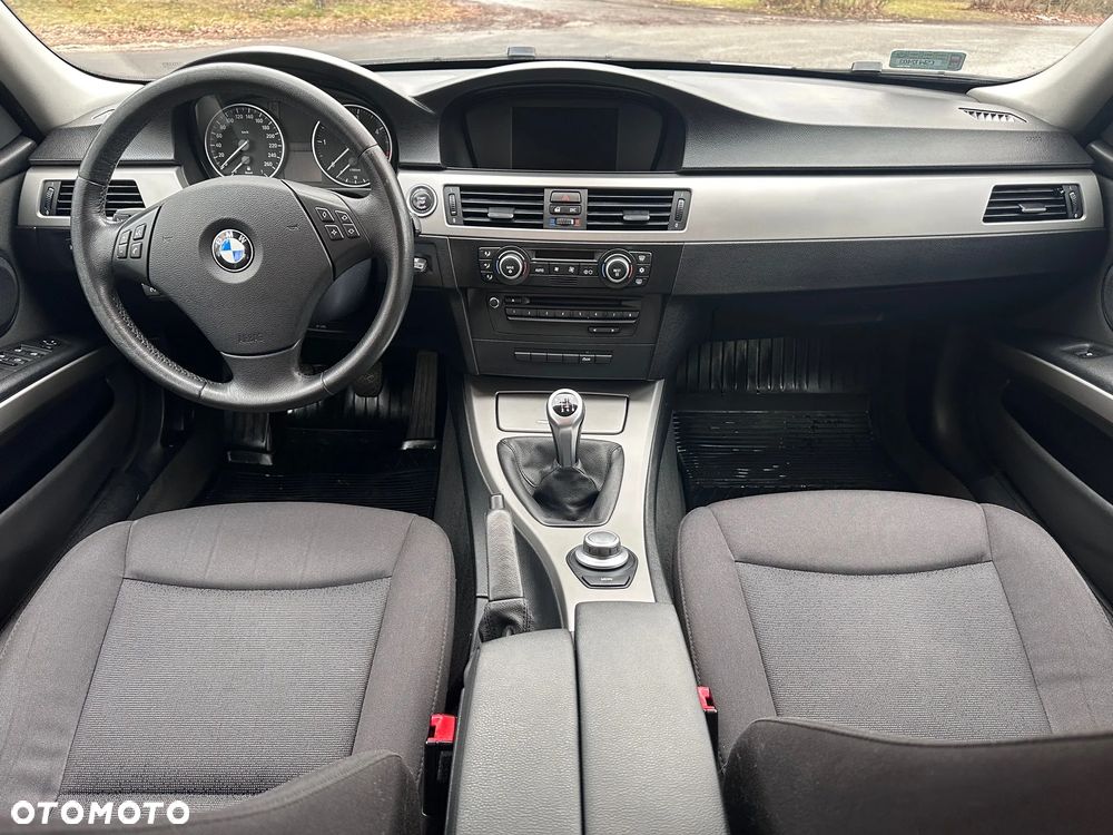 BMW Seria 3 318d DPF - 26