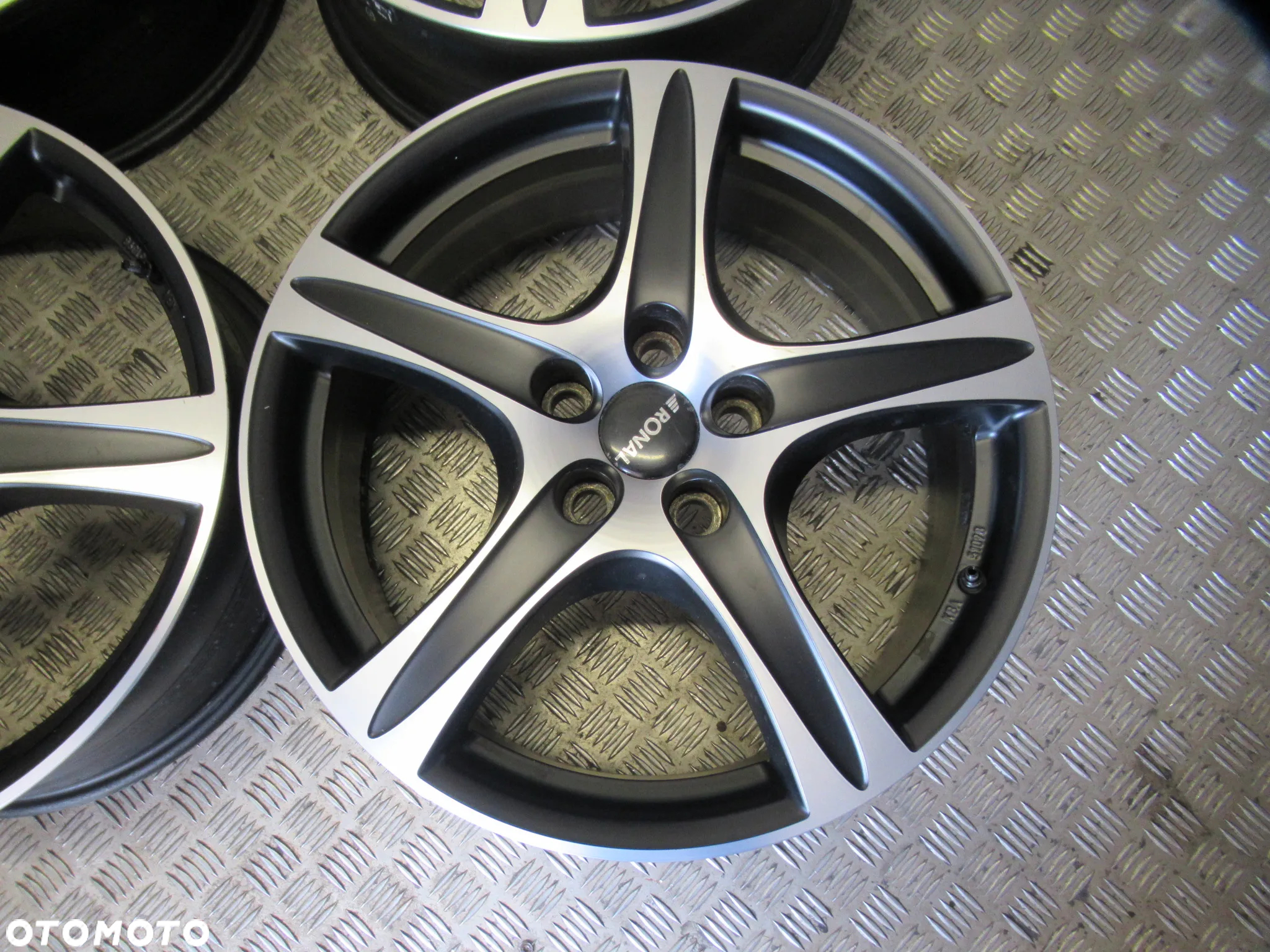 Felgi Ronal R56 BMW Insignia Vw T5 T6 7,5Jx19 et44 5x120 - 4