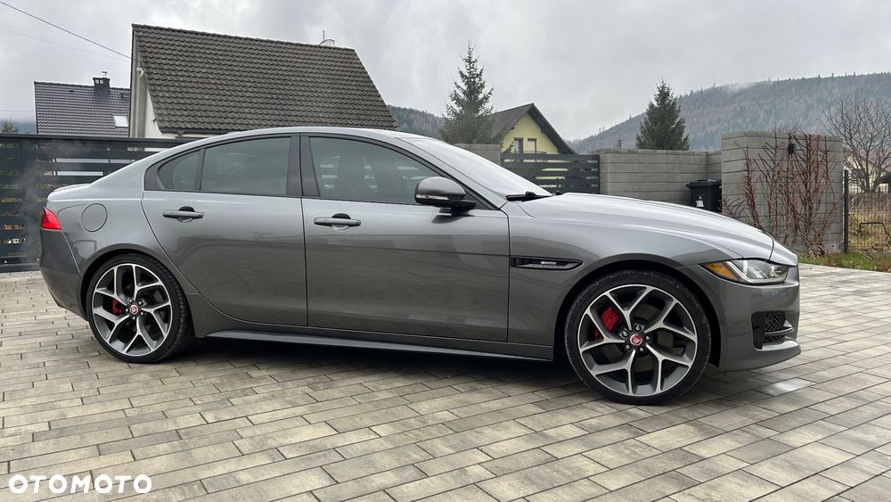 Jaguar XE - 17