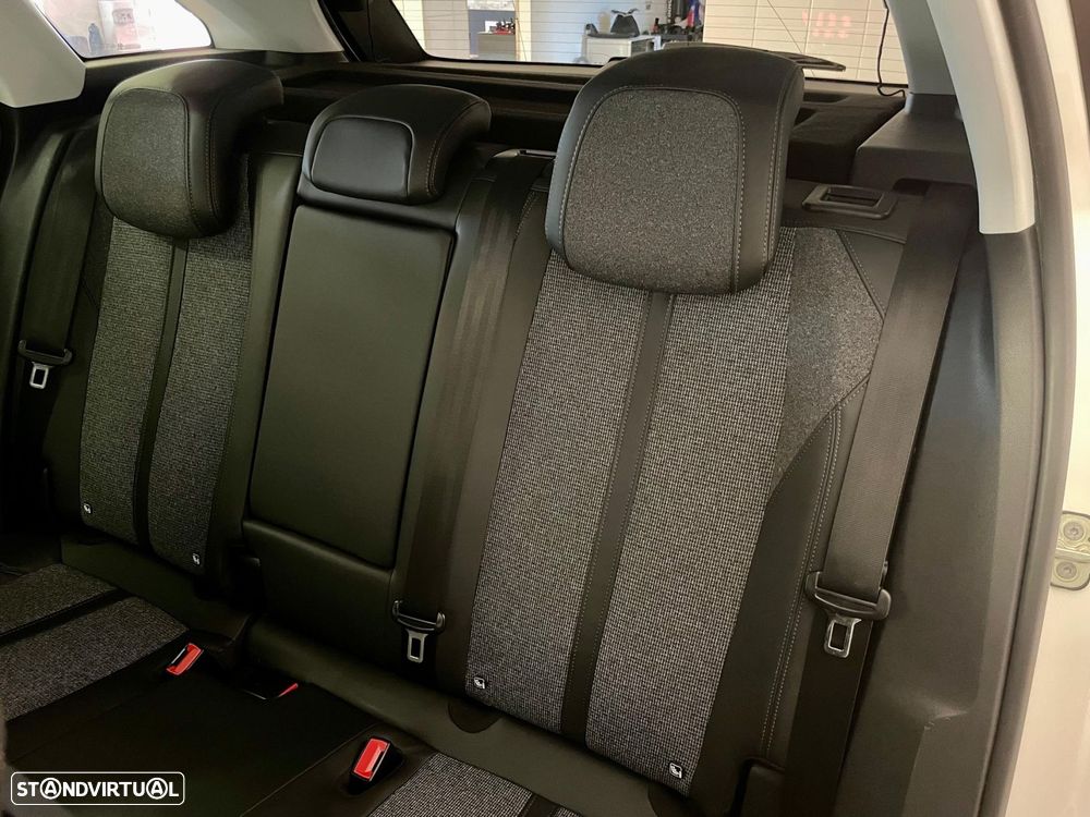 Peugeot 3008 1.2 PureTech Allure EAT6 - 28