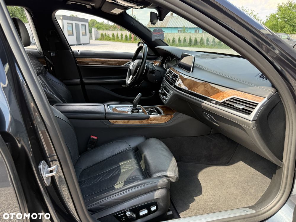 BMW Seria 7 750Li xDrive - 37