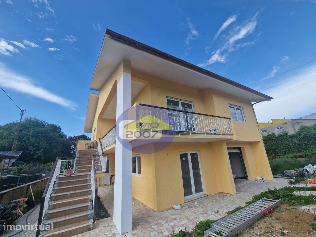 Moradia isolada T3 com Terreno em Santa Maria de Lamas - Grande imagem: 2/18