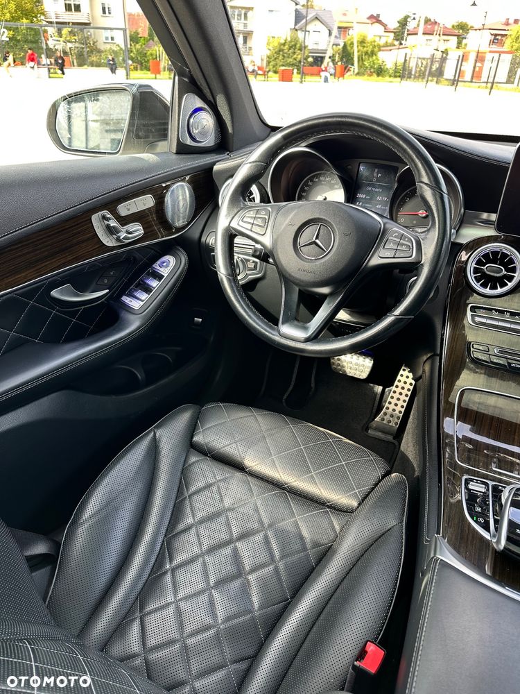 Mercedes-Benz GLC 300 4Matic 9G-TRONIC AMG Line - 32