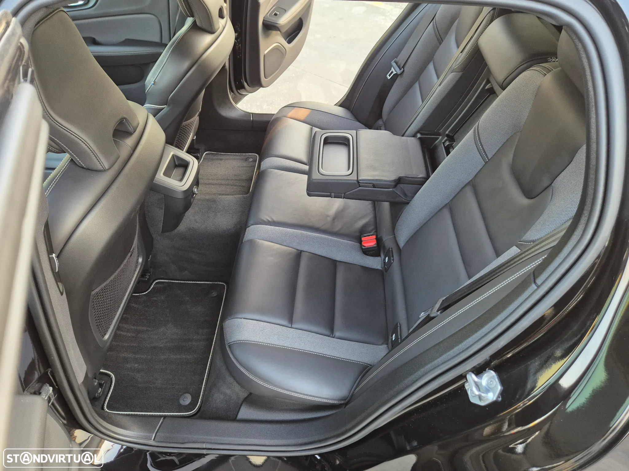 Volvo V60 2.0 D4 R-Design Geartronic - 53
