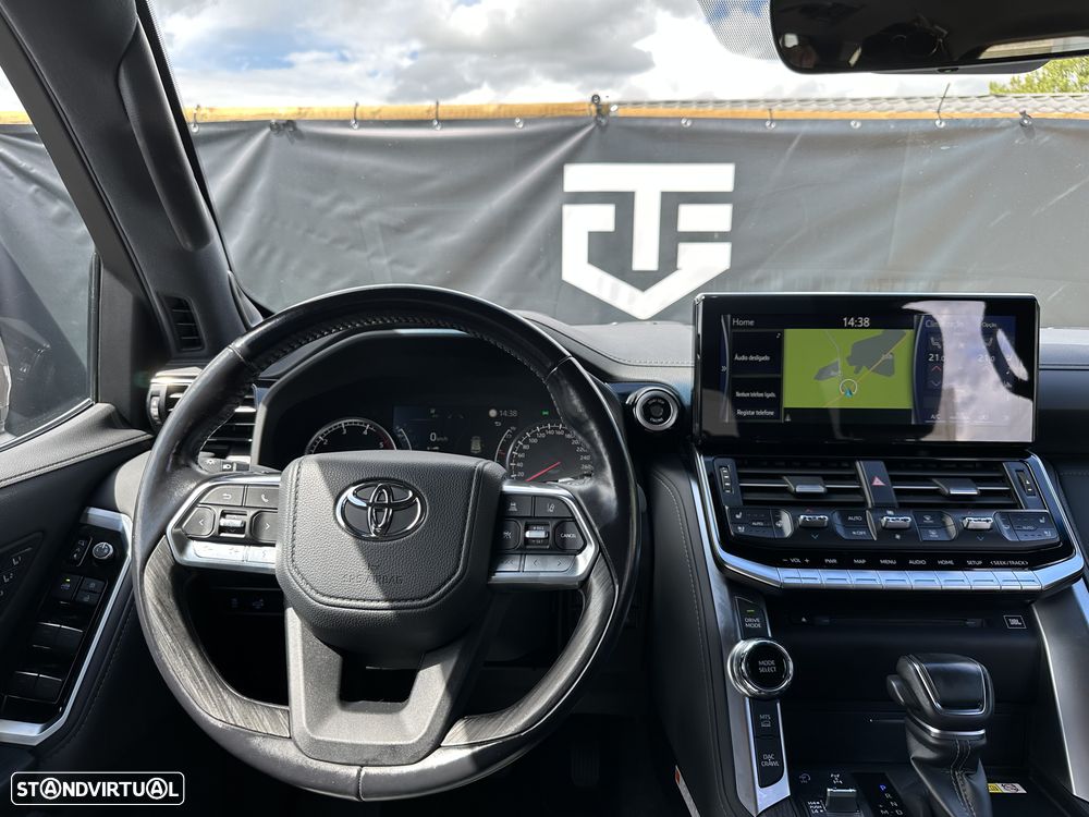 Toyota Land Cruiser 300 70th Anniversary - 16