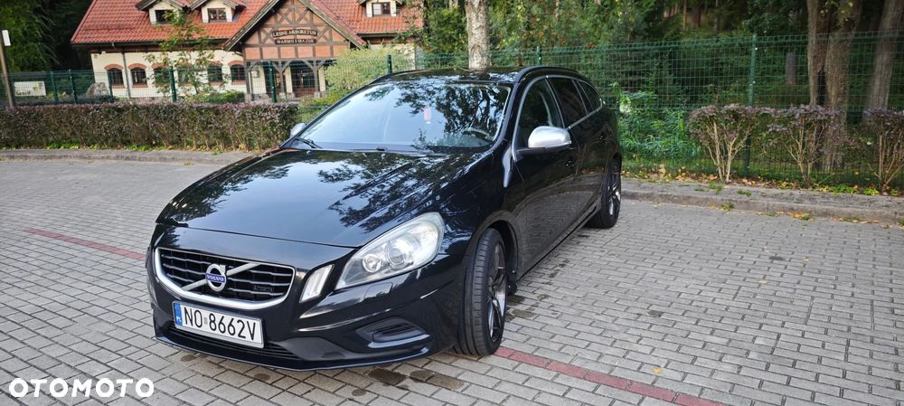 Volvo V60 D3 R-Design - 1