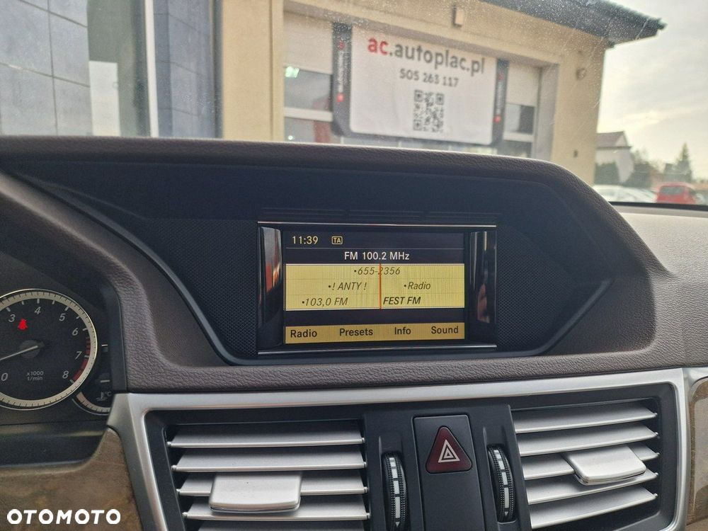 Mercedes-Benz Klasa E 250 BlueEFFICIENCY 7G-TRONIC Elegance - 28