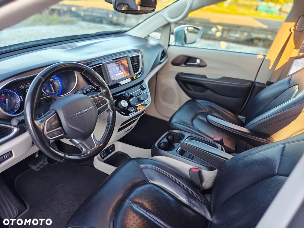 Chrysler Pacifica - 14