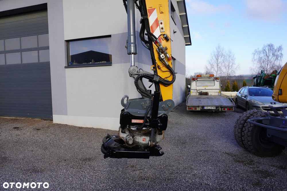 Liebherr 918 Compact  Rototilt + Szczypce Oilquick - 9