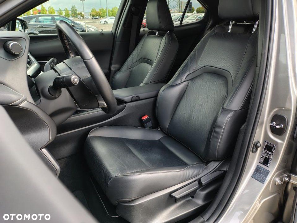 Lexus UX - 10