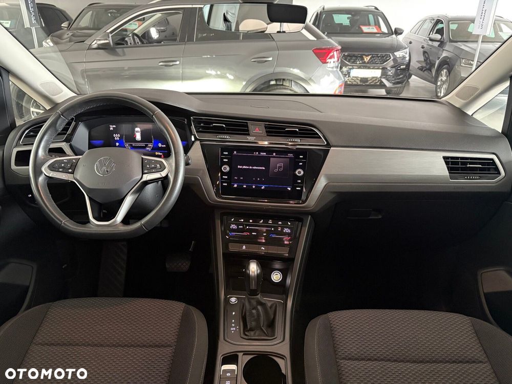 Volkswagen Touran - 10