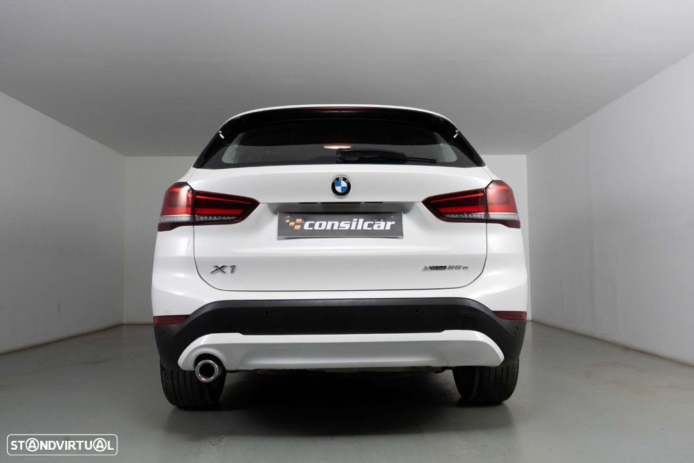 BMW X1 25 e xDrive Corporate Edition - 4