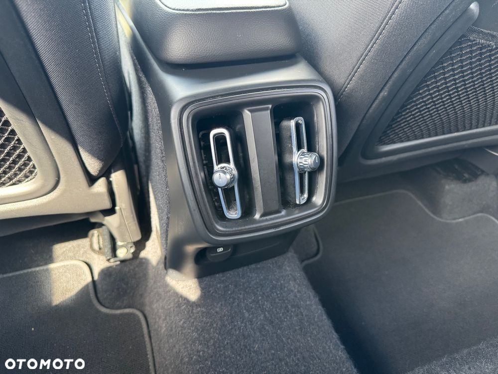 Volvo XC 40 B3 Core - 24