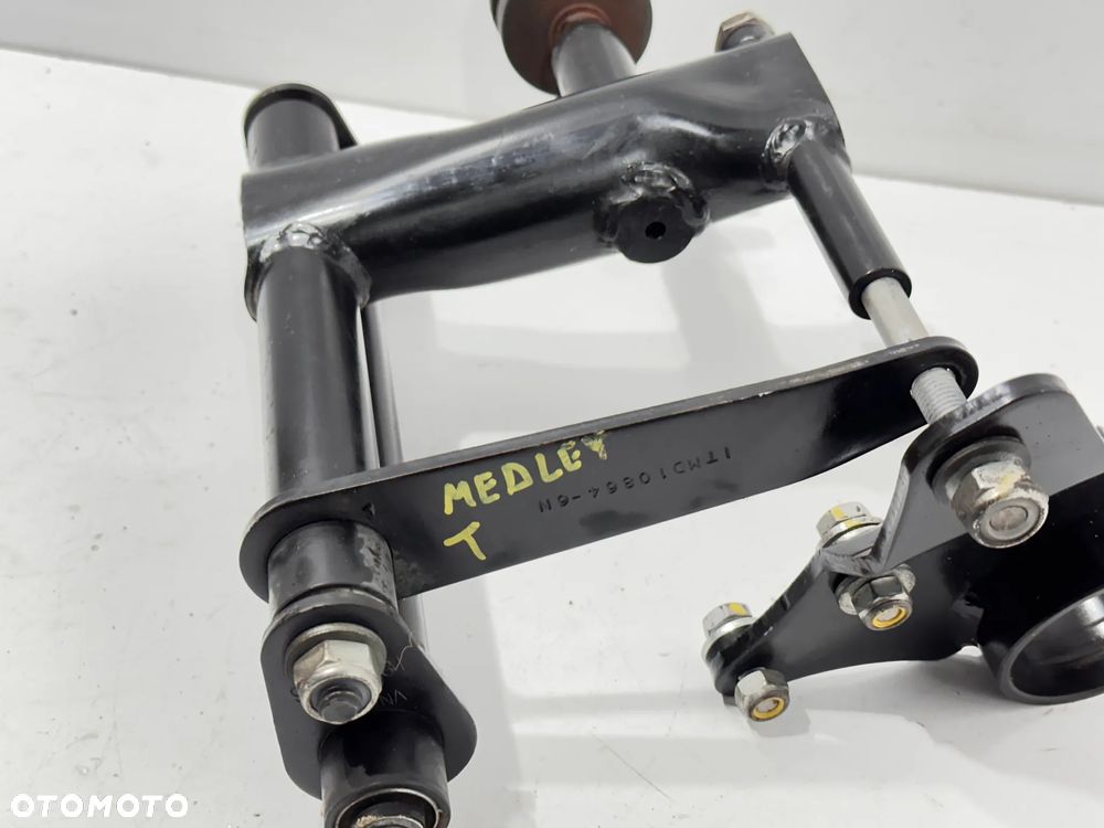 Wahacz mocowanie silnika Piaggio Medley 125 - 6