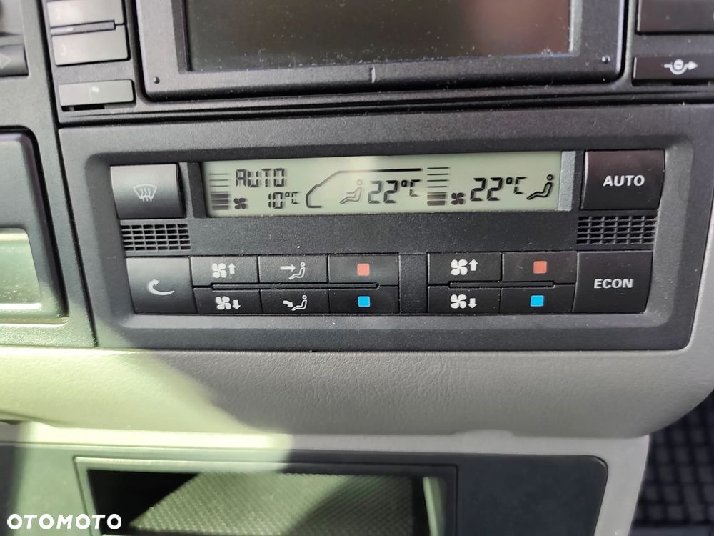 Volkswagen Multivan - 27