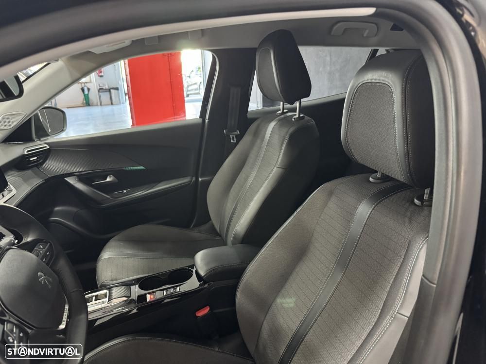 Peugeot 2008 1.2 PureTech Allure EAT8 - 27