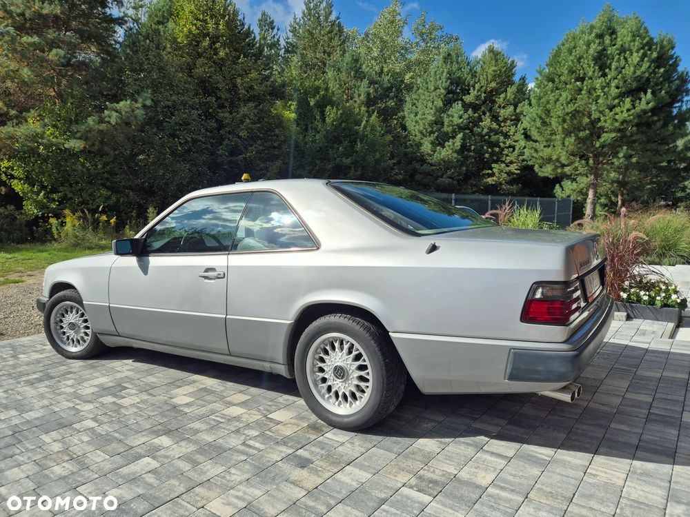 Mercedes-Benz W124 (1984-1993) - 24