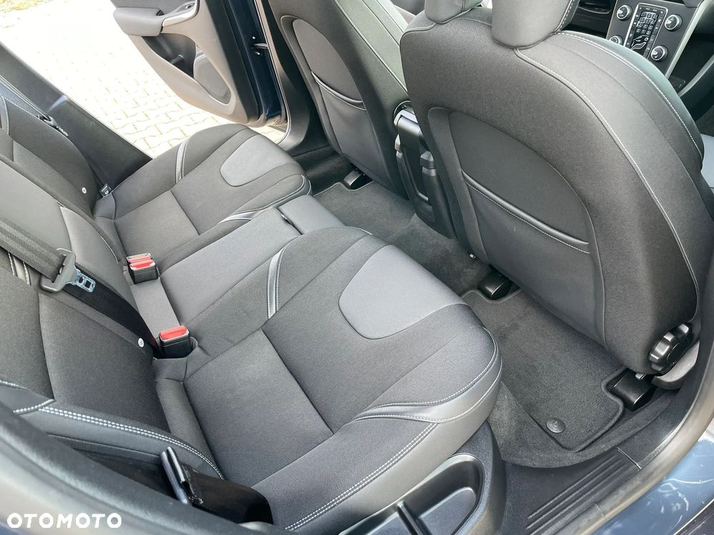 Volvo V40 T2 Drive-E Momentum - 24