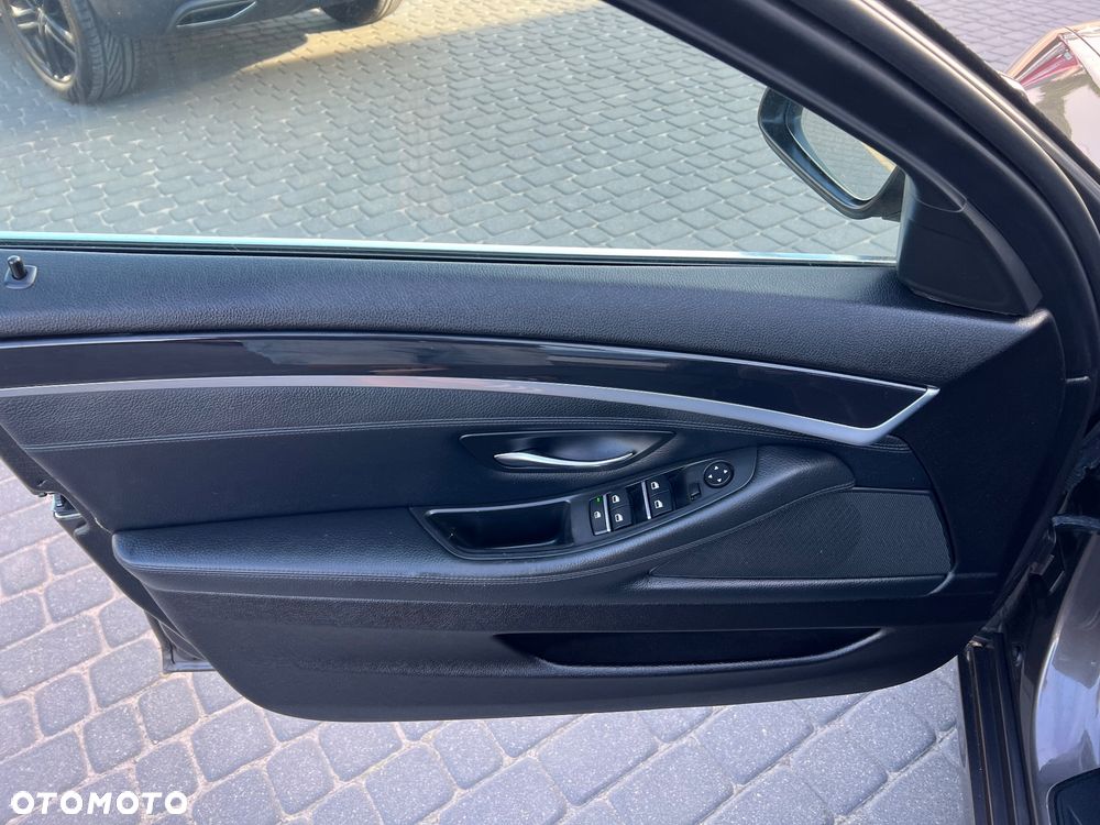 BMW Seria 5 525d - 16