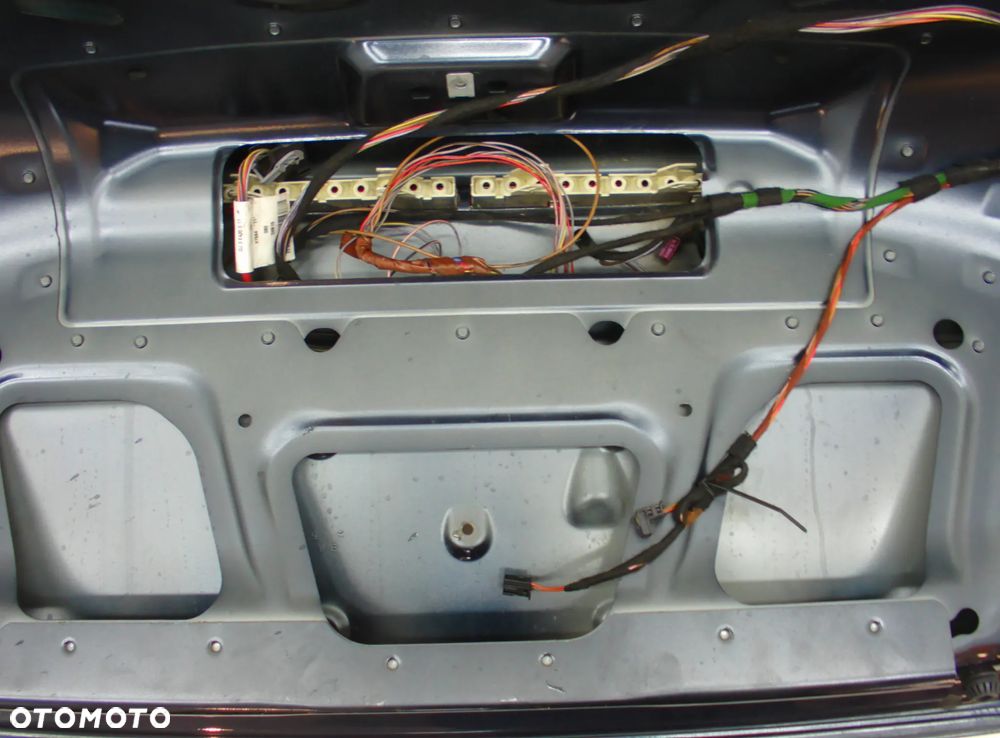 Mercedes E Klasa sedan W 211 Klapa bagażnika 189 - 12