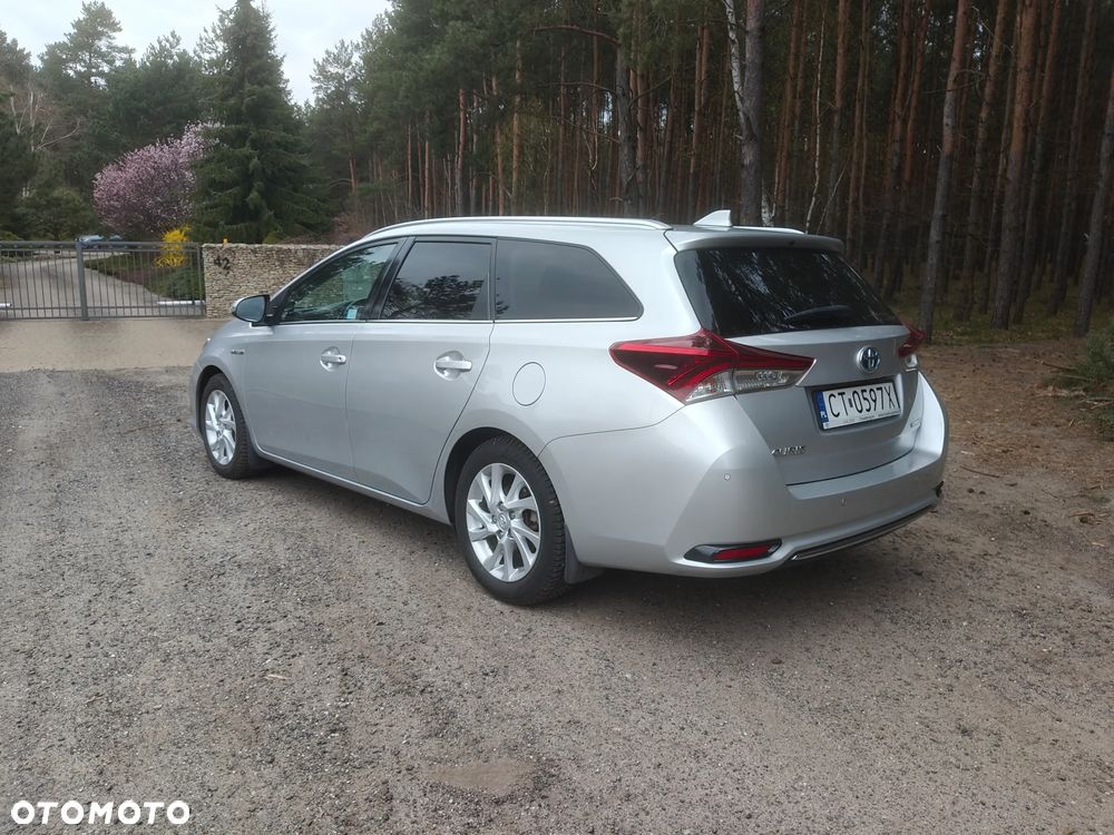 Toyota Auris Hybrid 135 Prestige - 4