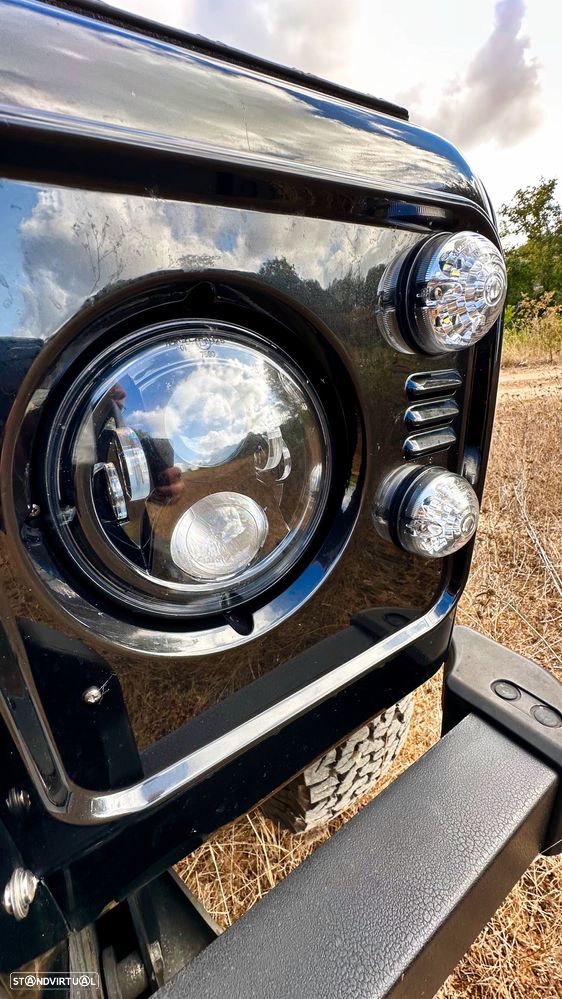 Land Rover Defender 110 Crew Cab SE - 17