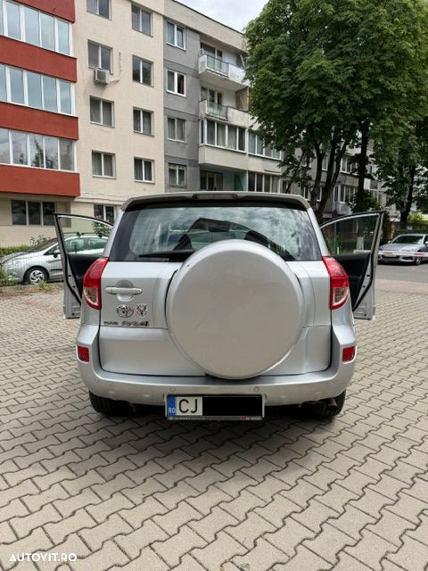 Toyota RAV4 2.2 D-4D Luxury - 2