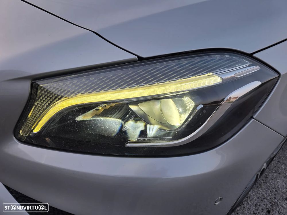 Mercedes-Benz A 180 AMG Line - 16