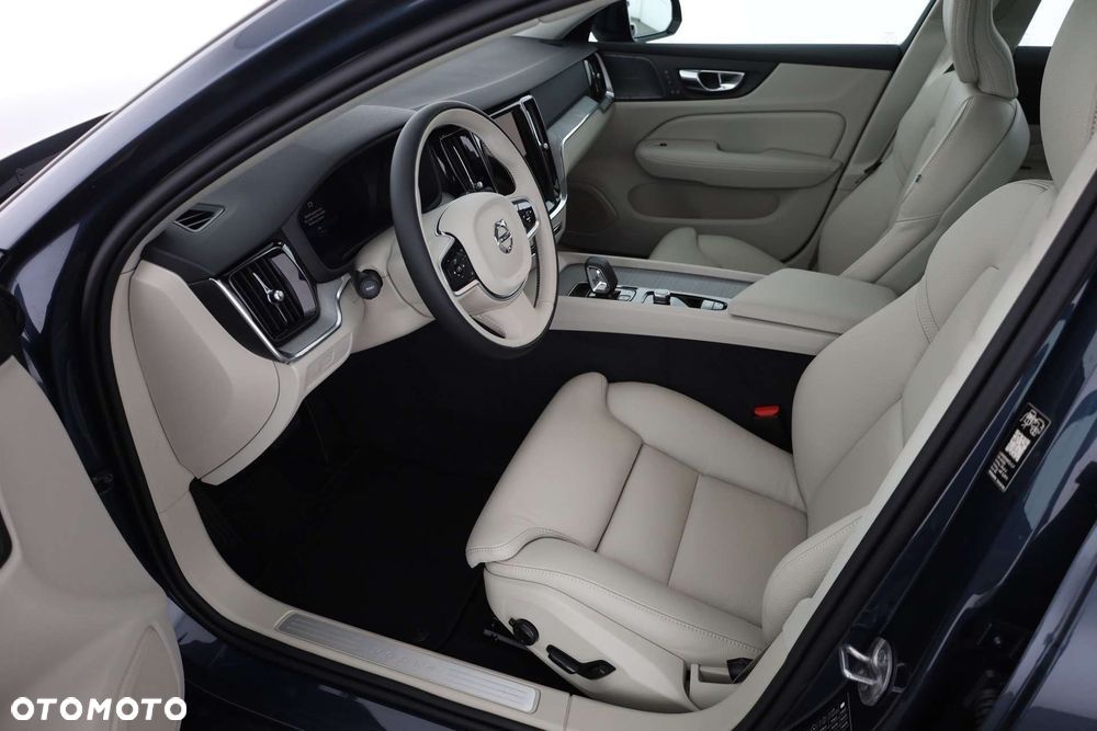 Volvo V60 B4 B Plus Dark - 14