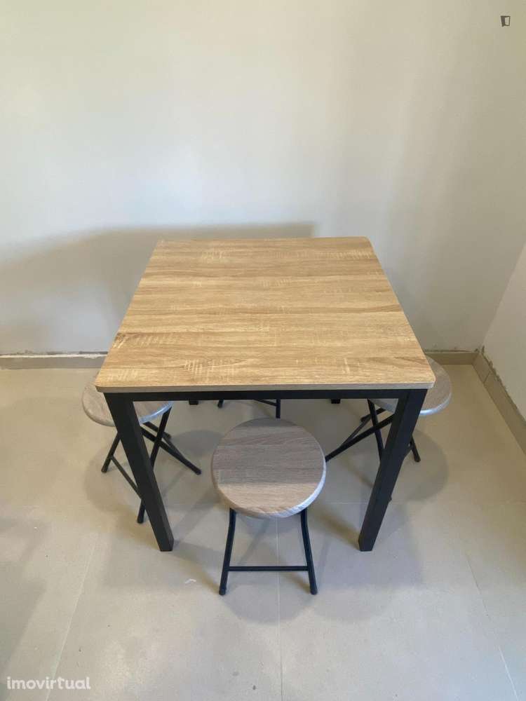 Quarto - localizado em Senhora da Hora Porto - Grande imagem: 4/5