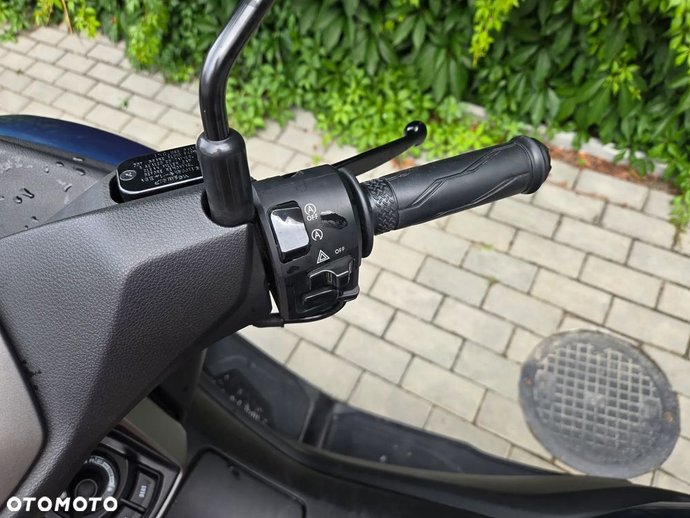 Yamaha NMAX - 8