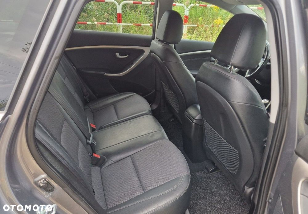 Hyundai i30 blue Kombi 1.6 GDi Style - 33