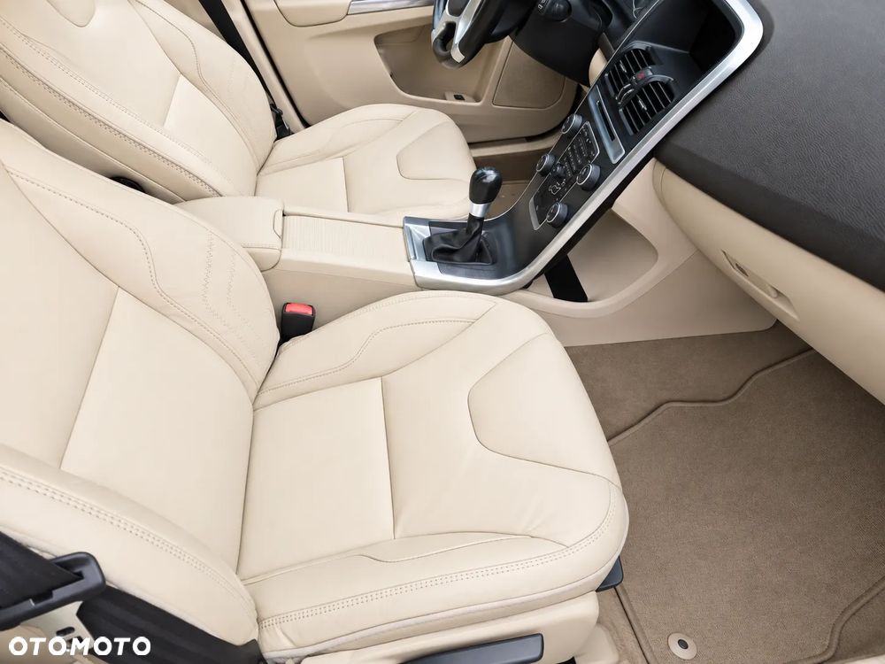 Volvo XC 60 D4 RDesign - 19