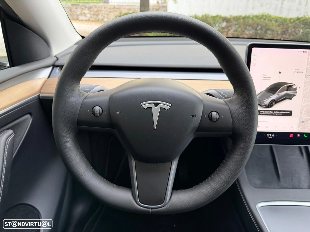 Tesla Model Y - 12