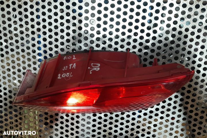 Lampa / Tripla stop dreapta pe capota portbagaj Volkswagen VW Jetta 6 - 2